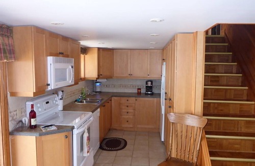 Trent Lakes Cottage | Buckhorn Luxury Lakefront Cottage with Dock and Boatlift