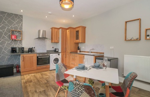 Taunton Cottage | BUCKLAND HOUSE ANNEX, pet friendly, with a garden in Taunton