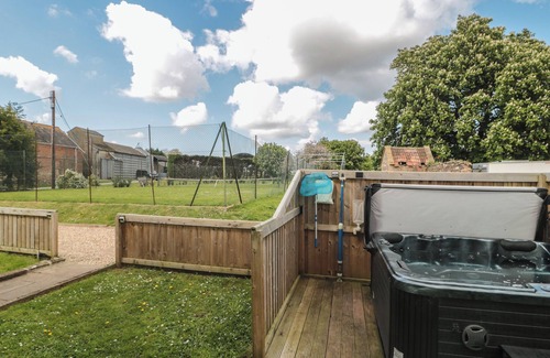 Taunton Cottage | BUCKLAND HOUSE ANNEX, pet friendly, with a garden in Taunton