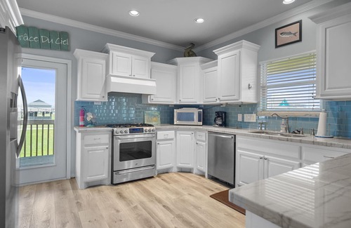 Crystal Beach House | Buckley's Beach: 2 BR, 2 BA House in Port Bolivar, Sleeps 6