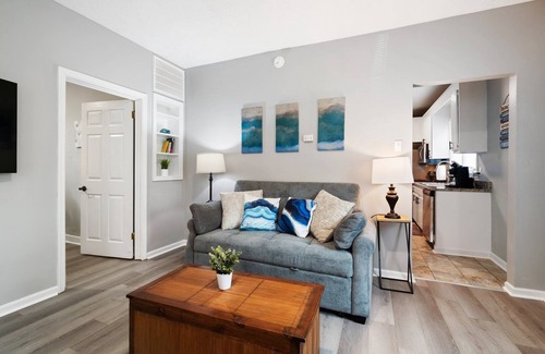 Buckroe Beach House | Buckroe Beach Stay with 4 Bedrooms, 6 Beds!