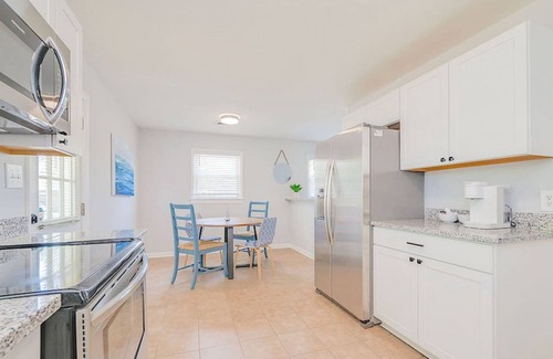 Hampton Apartment | Buckroe Bungalow Buckroe Bungalow Escape to the Beach 2mins Away