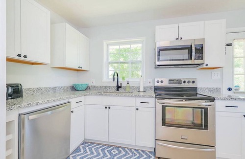 Hampton Apartment | Buckroe Bungalow Buckroe Bungalow Escape to the Beach 2mins Away