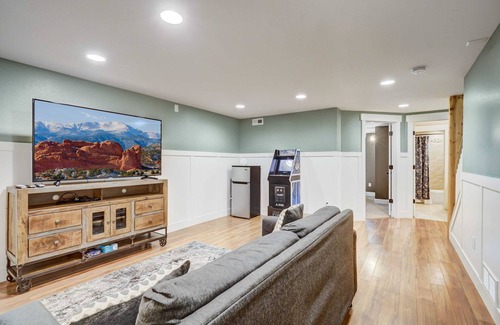 Monument House | Buckskin Hideaway, Hiking & Biking Trails BBQ