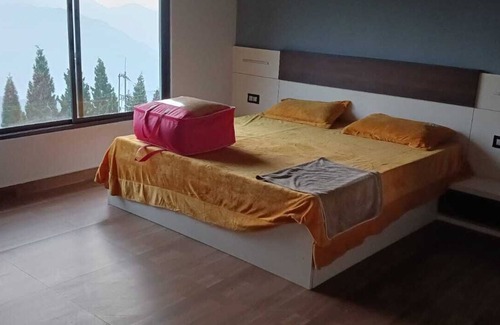 Rishop Hotel | Buddha's Mirror Mountain Retreat