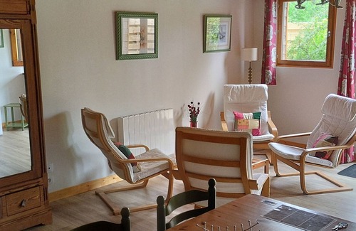 Cherbonnieres Cottage | Buddleia, cosy gite, private terrace, shared swimming pool heated to 28°C