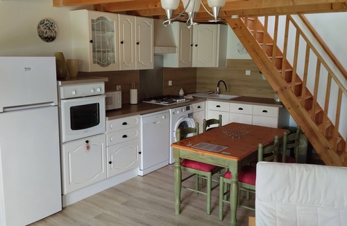 Cherbonnieres Cottage | Buddleia, cosy gite, private terrace, shared swimming pool heated to 28°C