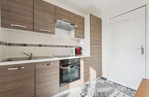 Charleville-Mezieres Apartment | Budget apart city centre with parking