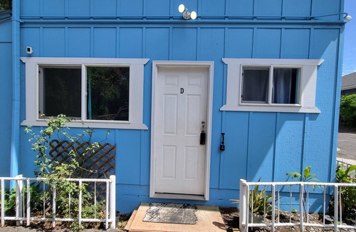Wailuku Apartment | Budget Downtown Studio-D w/Queen Bed, Twin Love Seat AC, WIFI & 4 free Streamers