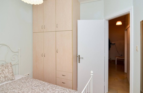Kinosargous Apartment | Budget Friendly 10 min walk to metro stop Fix