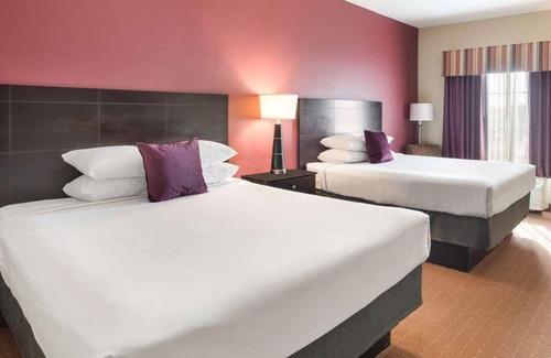 Saint Landry Hotel | Budget-Friendly Accommodations in Knights Inn Bunkie! Pool, Free Parking