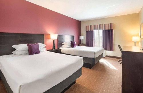 Saint Landry Hotel | Budget-Friendly Accommodations in Knights Inn Bunkie! Pool, Free Parking