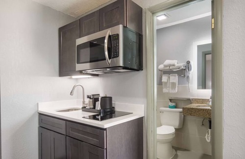 Salem Hotel | Budget-friendly Accommodations at Knights Inn & Suites Salem! Free Parking