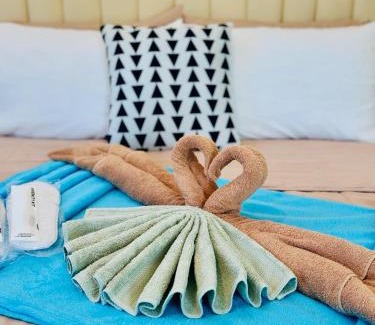 Pinagsama Apartment | Budget Friendly Staycation walking distance to Venice Mall with Netflix and Wifi
