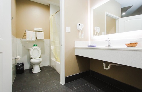 Sugar Land Hotel | Budget Host Inn and Suites