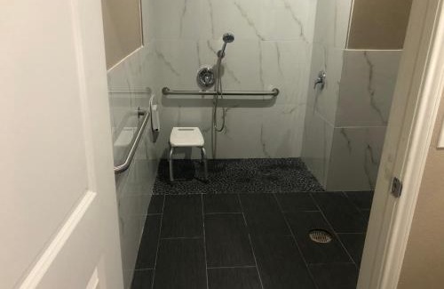 Sugar Land Hotel | Budget Host Inn & Suites