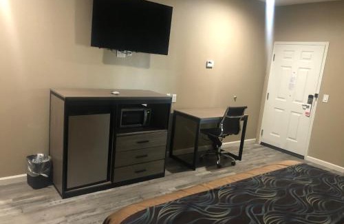 Sugar Land Hotel | Budget Host Inn & Suites