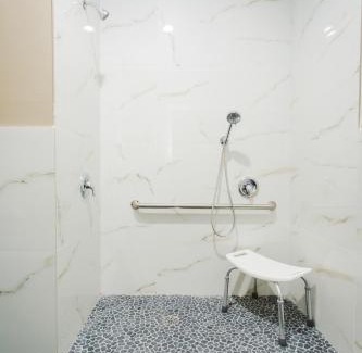 Sugar Land Hotel | Budget Host Inn & Suites