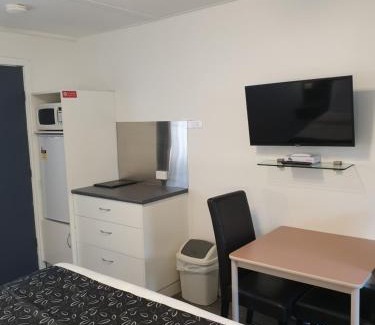 Hamilton Hotel | Budget on the Lake