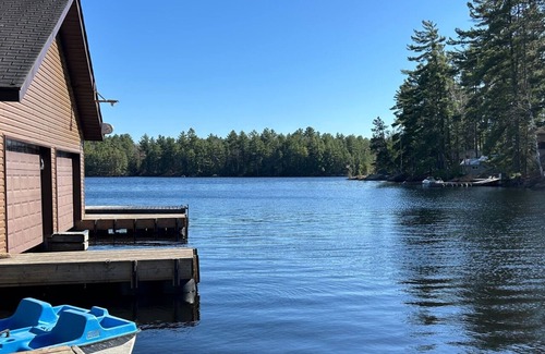 Unorganized Centre Parry Sound Cabin | Budget-priced, Full Feature, Lakeside Accommodation for smaller groups - w Boats