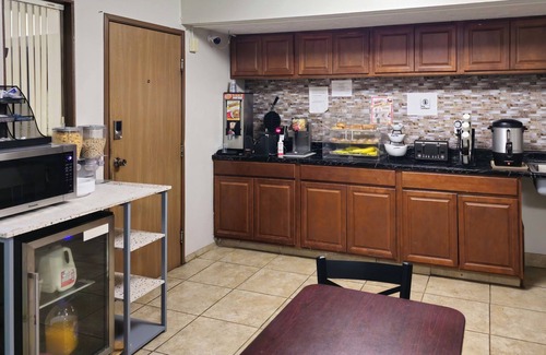 Fort Scott Hotel | Budgetel Inn and Suites