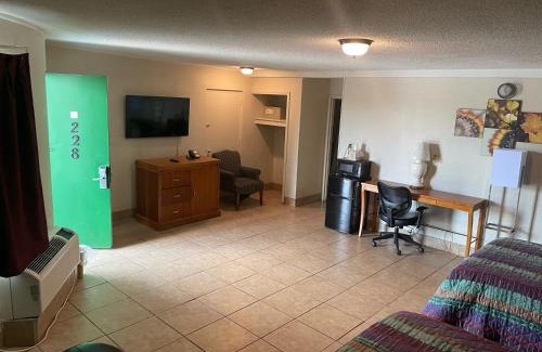 Bashford Manor Hotel | Budgetel Inn and Suites - Louisville