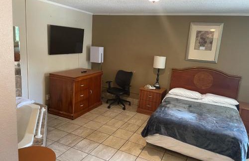 Bashford Manor Hotel | Budgetel Inn and Suites - Louisville
