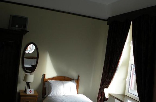 Kilrush Bed & Breakfast | Buggle's Pub and Accommodation