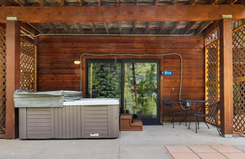 Fall River Estates Apartment | Bugle Pointe B12 by Estes Park Condos