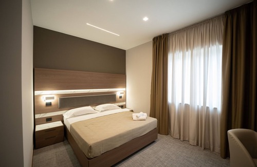 Carinaro Hotel | Building Hotel