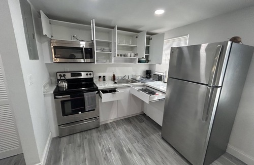 Coral Way Resort | Building next to CocoWalk & Brickell