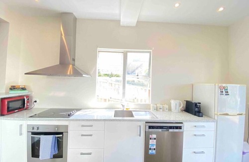 Bulimba Apartment | Bulimba Guest House close to transport and Oxford st