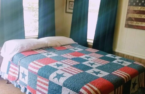 Jefferson Cabin | Bullfrog Marina RV Park and Cabins
