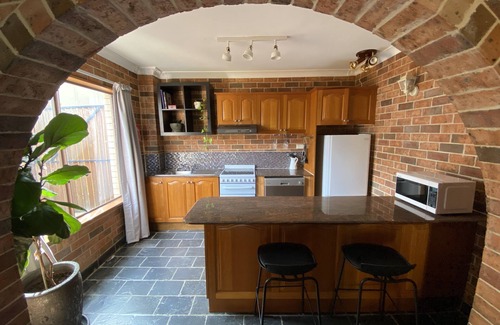 Bundeena Apartment | Bundeena Private Garden Apartment, close to beaches and national park.