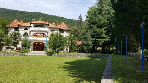 Municipality of Oprtalj Apartment | BUNGALO 2 SOBE I MALI D,BORAVAK S KUHINJOM I terasa