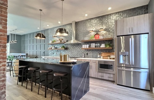 Cherokee Triangle House | Bungalou "Ultimate Privacy: GOLD" (Sleeps 50)