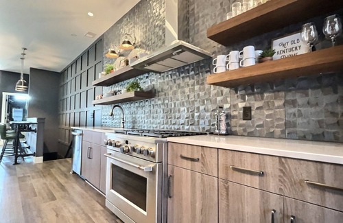 Cherokee Triangle House | Bungalou "Ultimate Privacy: GOLD" (Sleeps 50)