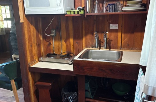 East Kootenay Cabin | Bungalow #1 sleeps 3