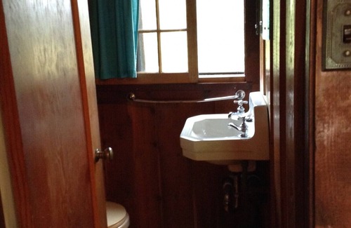 East Kootenay Cabin | Bungalow #6 or #7 2 persons