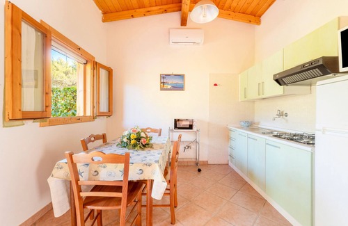 Otranto House | Bungalow 'Agriturismo Alimini- 2' with Private Terrace, Wi-Fi and Air Conditioning