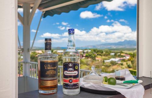 Riviere-Salee House | Bungalow Chic Vue Mer Et Montagne Bleu