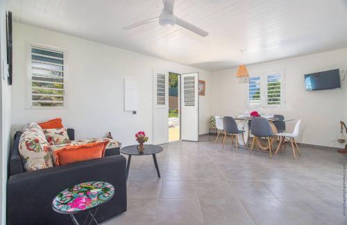 Riviere-Salee House | Bungalow Chic Vue Mer Et Montagne Bleu