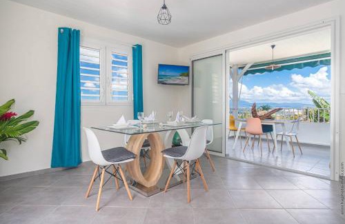 Riviere-Salee House | Bungalow Chic Vue Mer Et Montagne Bleu