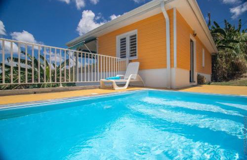 Riviere-Salee House | Bungalow Chic Vue Mer Et Montagne Orange