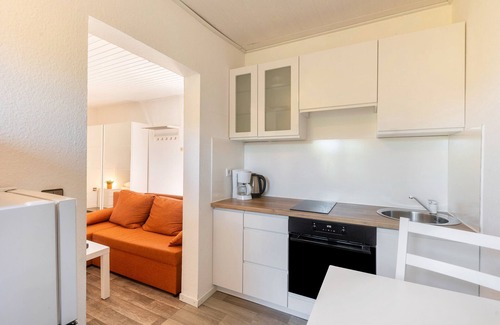 Niedenstein House | Bungalow 'Die Orange' with Mountain View, Private Terrace and Wi-Fi