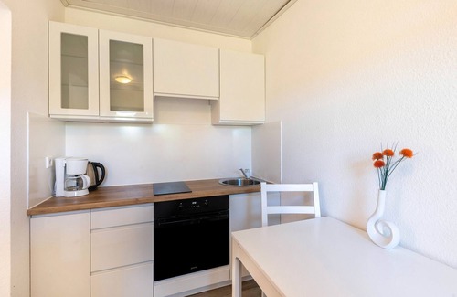 Niedenstein House | Bungalow 'Die Orange' with Mountain View, Private Terrace and Wi-Fi