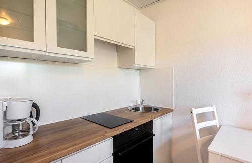 Niedenstein House | Bungalow 'Die Orange' with Mountain View, Private Terrace and Wi-Fi