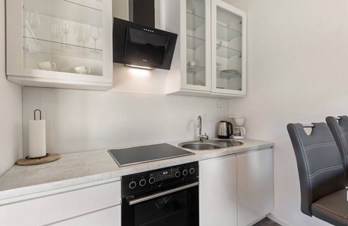 Niedenstein House | Bungalow 'Elefant' with Shared Terrace, Shared Garden and Wi-Fi