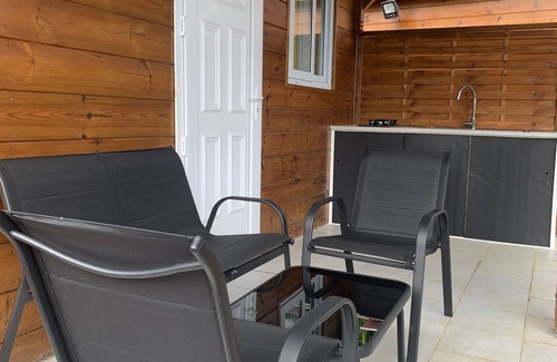 Lamentin House | Bungalow en Bois Proche de Sentier de Randonnée Avec Accès à la Rivière