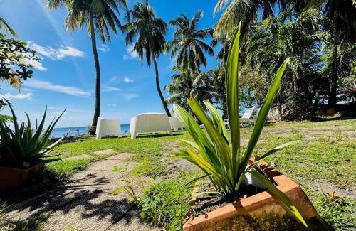 Saint-Pierre House | Bungalow enchanteur à Saint-Pierre avec vue sur la mer et jardin